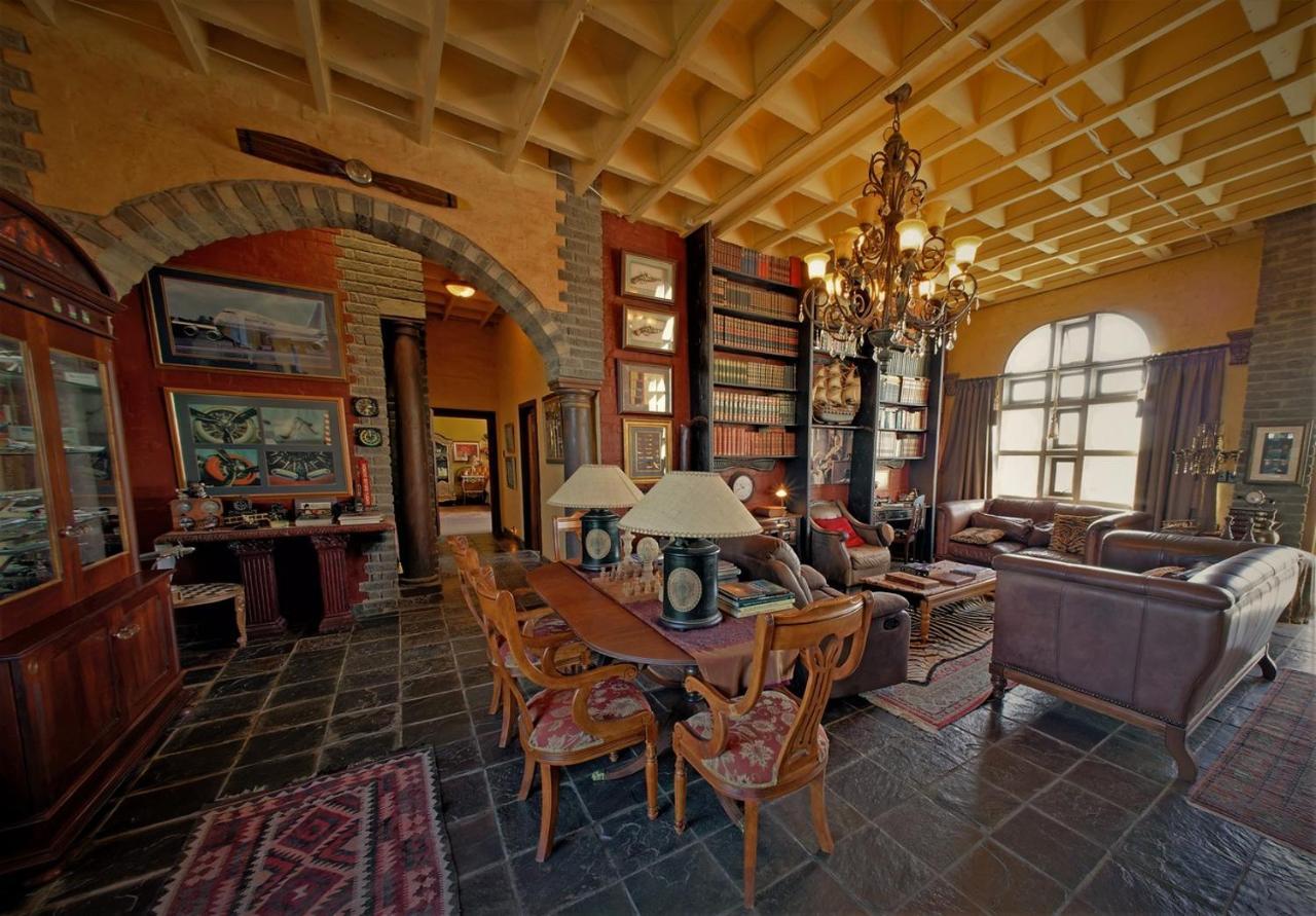 Отель Bygracealone Manor Outeniekwa Экстерьер фото