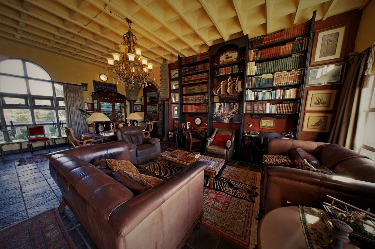 Отель Bygracealone Manor Outeniekwa Экстерьер фото