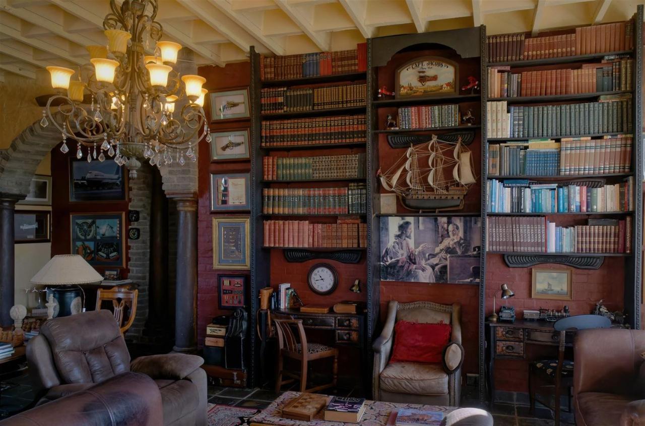 Отель Bygracealone Manor Outeniekwa Экстерьер фото