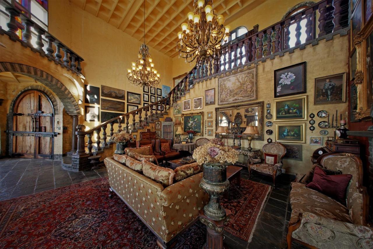 Отель Bygracealone Manor Outeniekwa Экстерьер фото