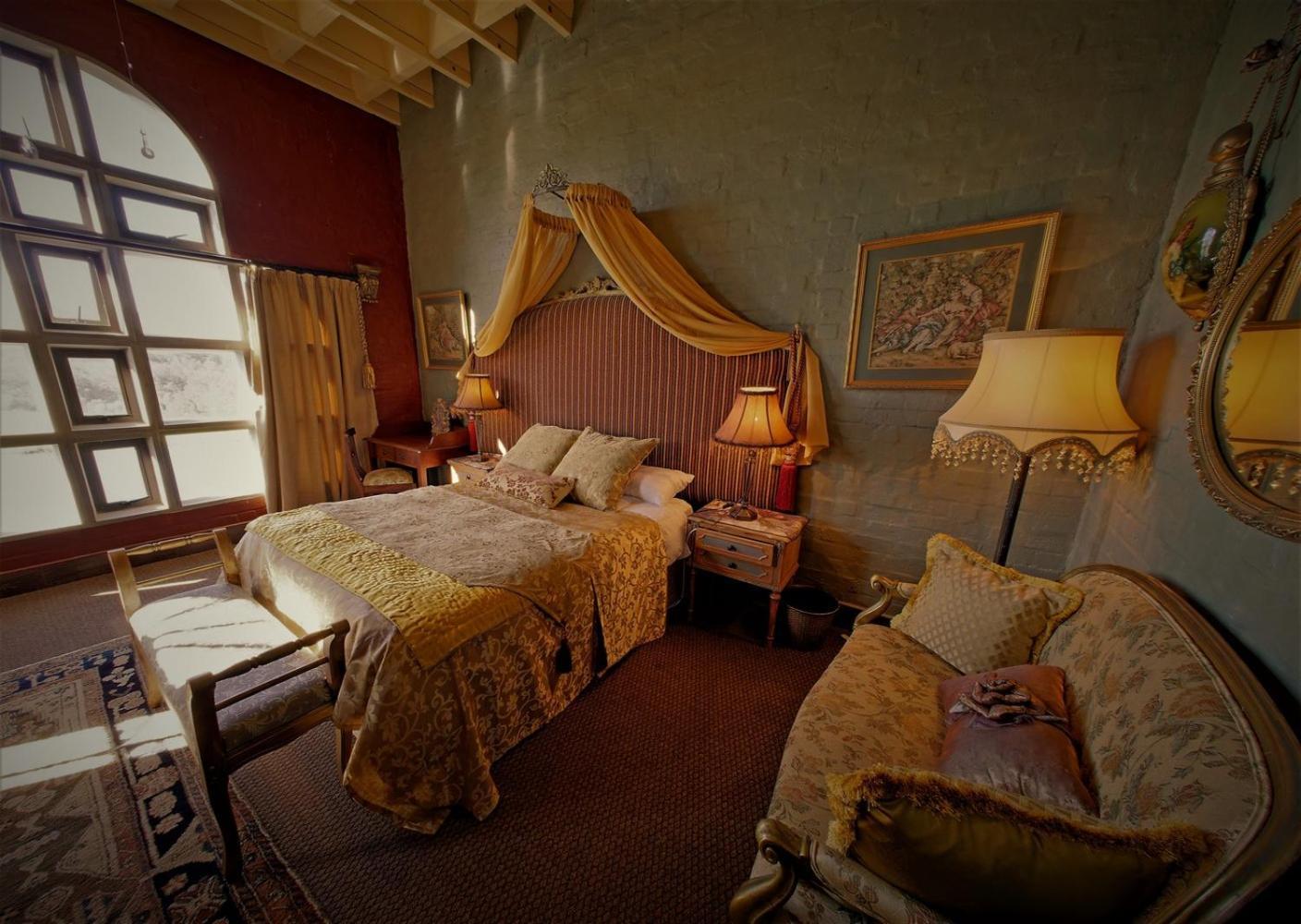 Отель Bygracealone Manor Outeniekwa Экстерьер фото