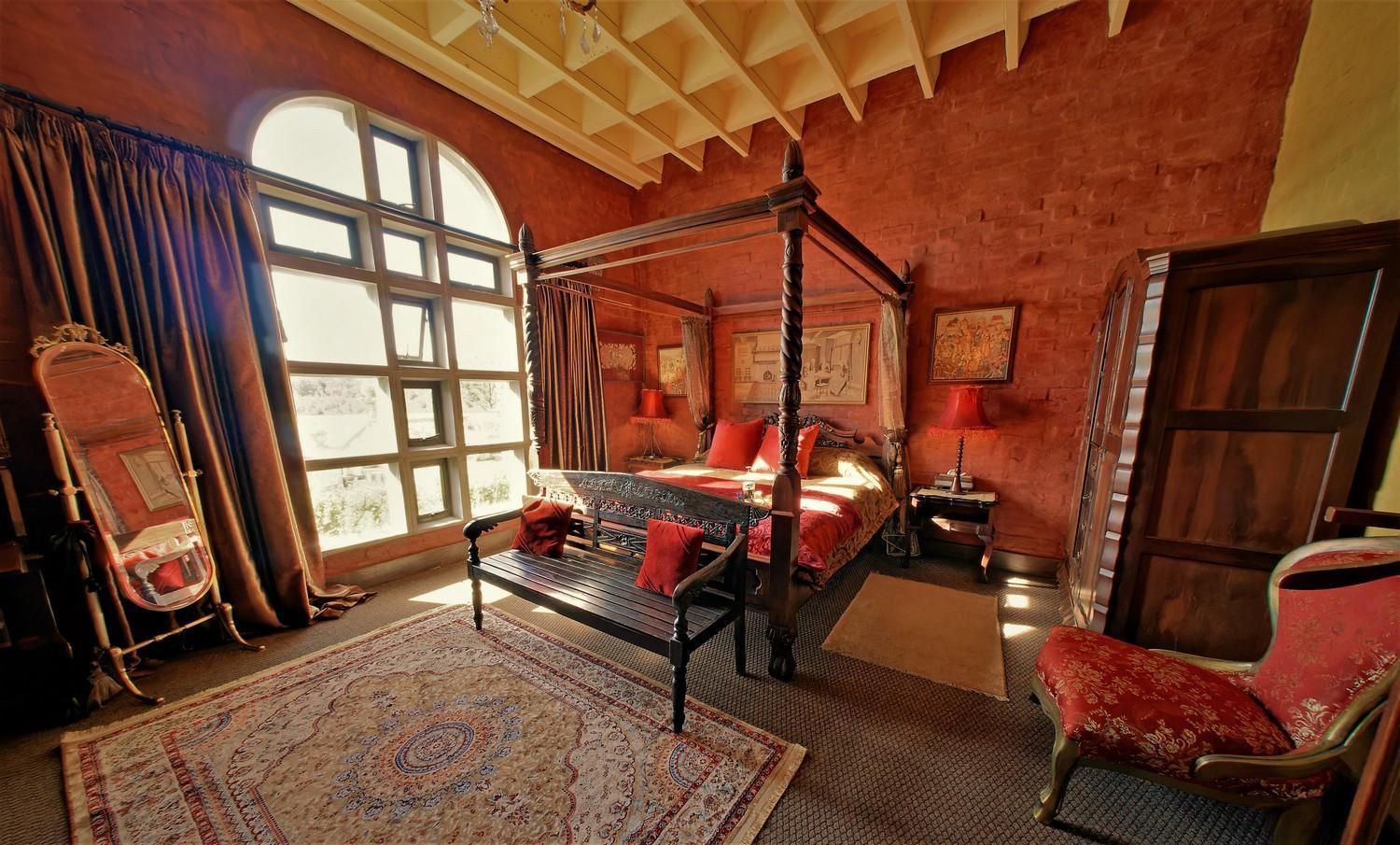 Отель Bygracealone Manor Outeniekwa Экстерьер фото