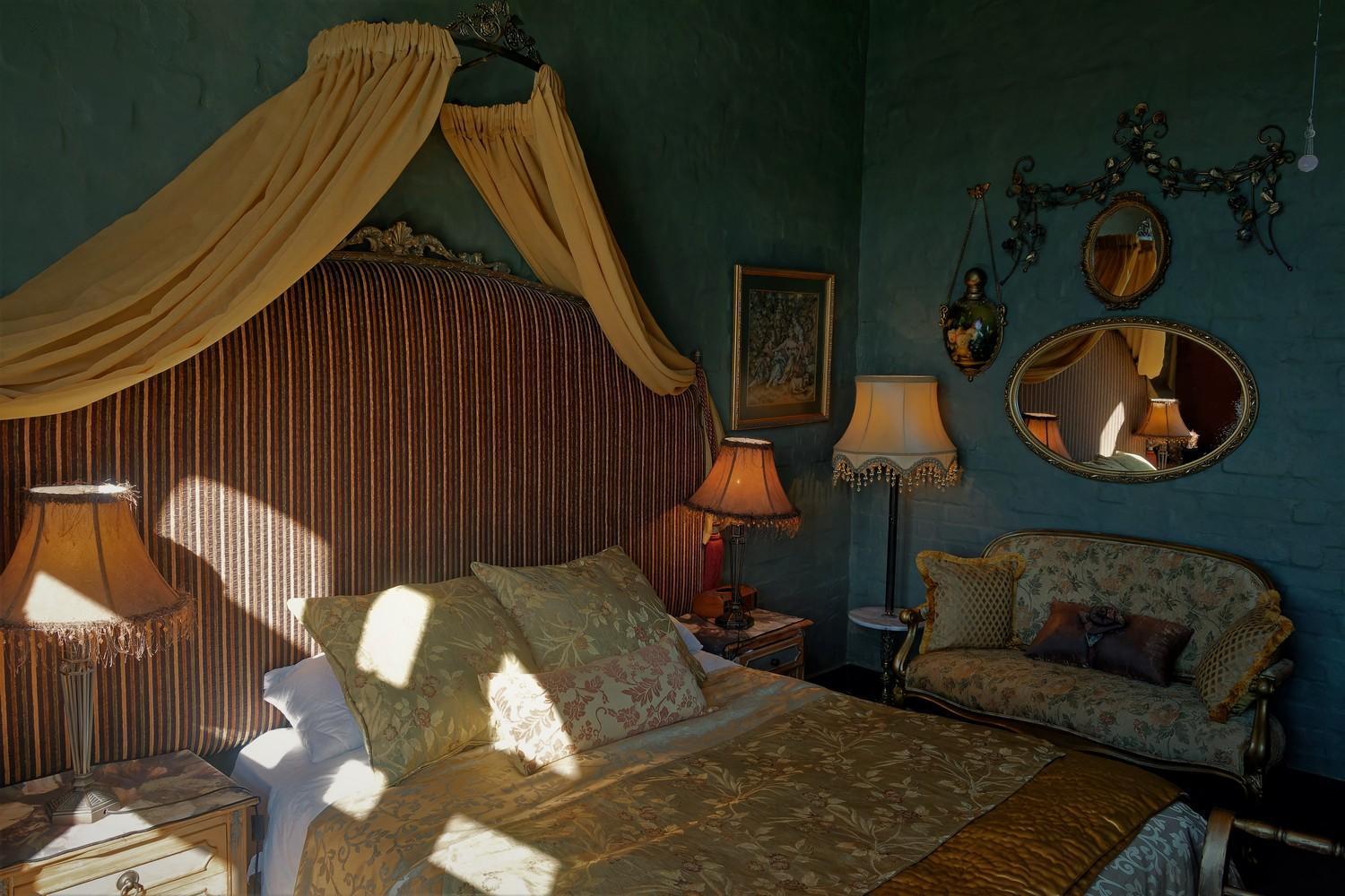Отель Bygracealone Manor Outeniekwa Экстерьер фото
