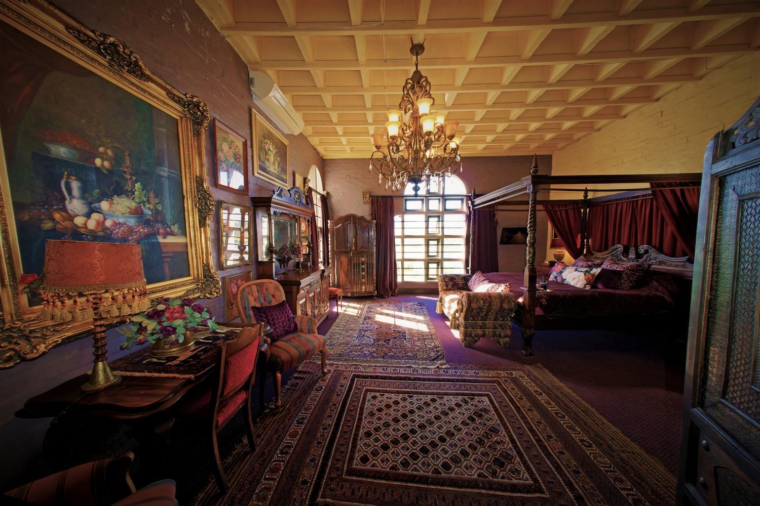 Отель Bygracealone Manor Outeniekwa Экстерьер фото