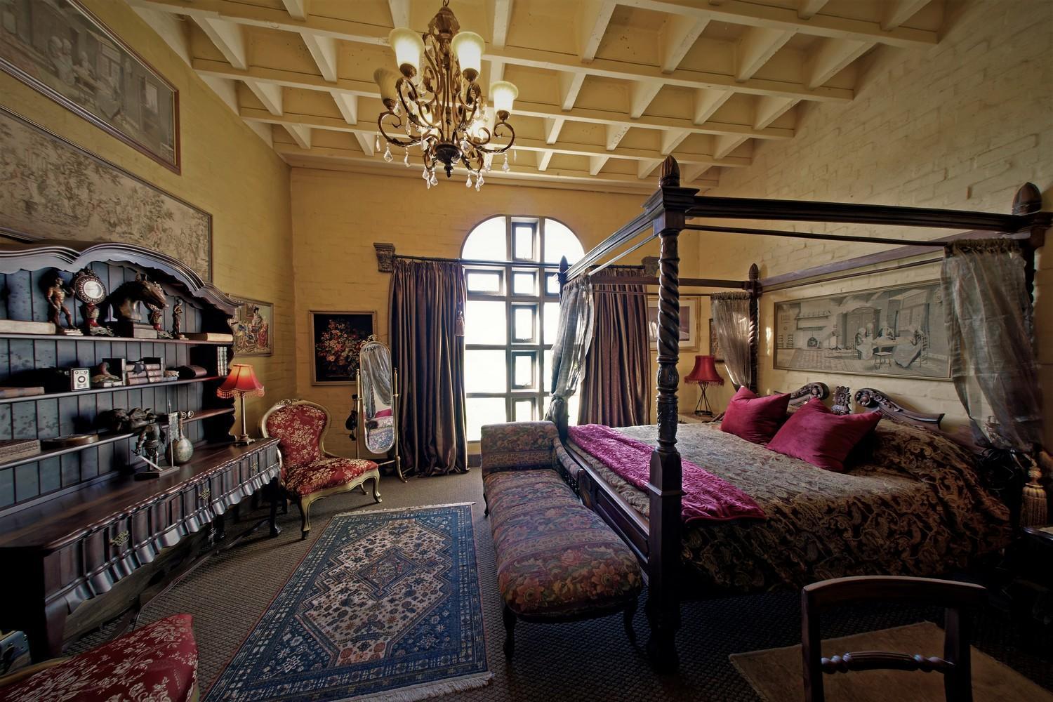 Отель Bygracealone Manor Outeniekwa Экстерьер фото