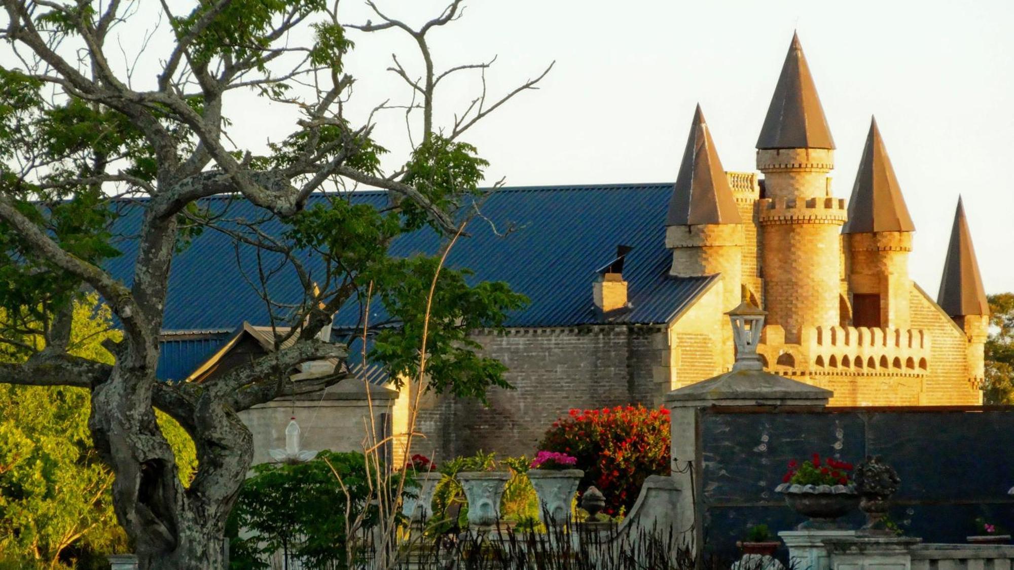 Отель Bygracealone Manor Outeniekwa Экстерьер фото